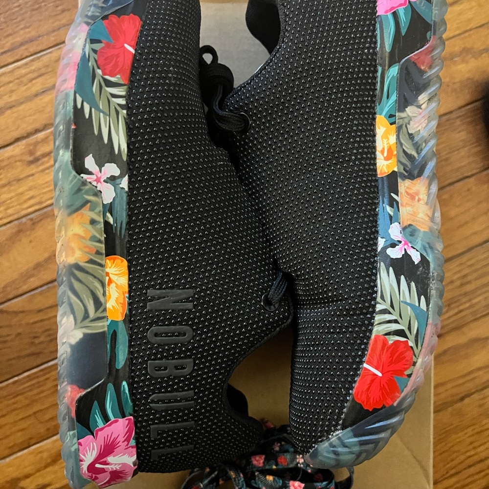 No Bull Super Fabric Trainer Plus size 7.5. Like new!